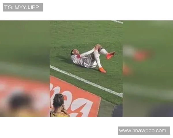 足球场上突发意外球星受伤瞬间紧急救援全程视频曝光